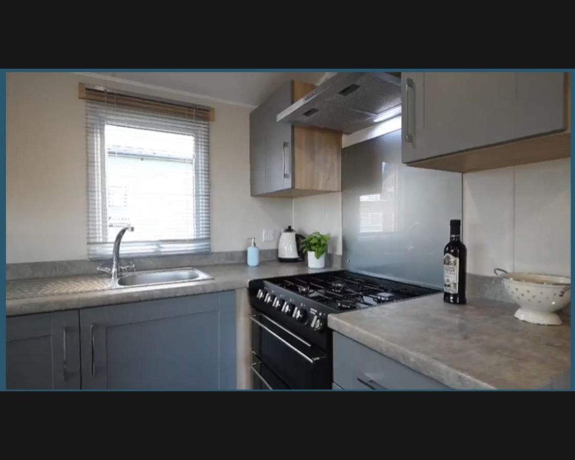 Exotic 3-Bed Caravan At Newquay Holiday Park New Quay Exterior foto