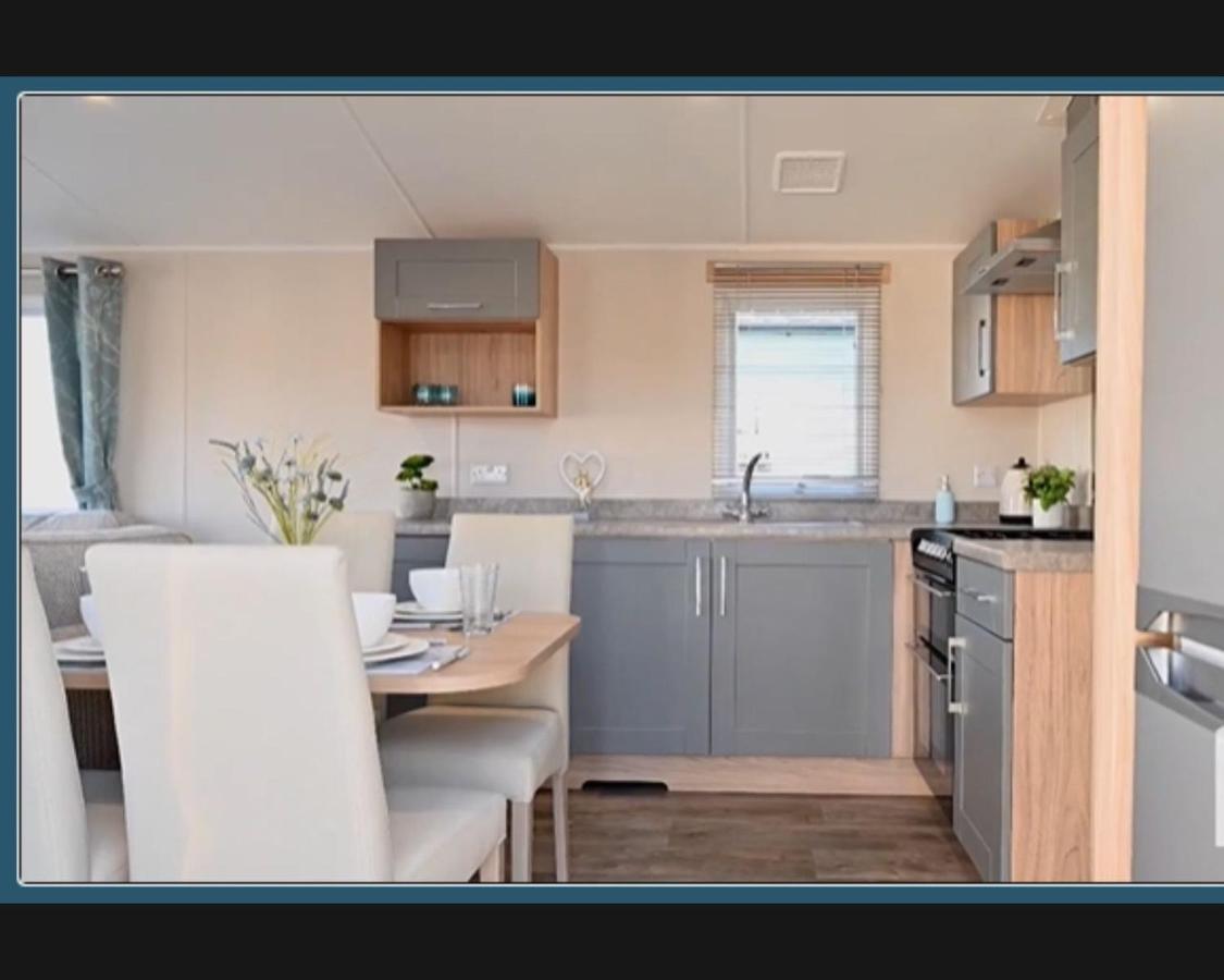 Exotic 3-Bed Caravan At Newquay Holiday Park New Quay Exterior foto
