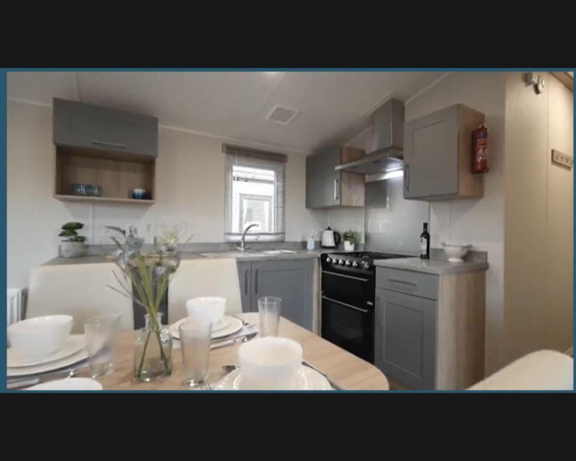 Exotic 3-Bed Caravan At Newquay Holiday Park New Quay Exterior foto