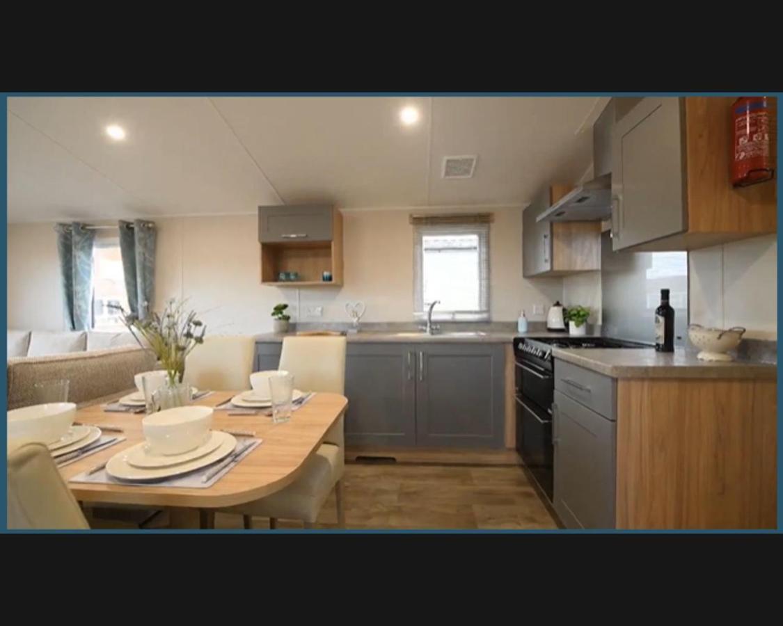 Exotic 3-Bed Caravan At Newquay Holiday Park New Quay Exterior foto