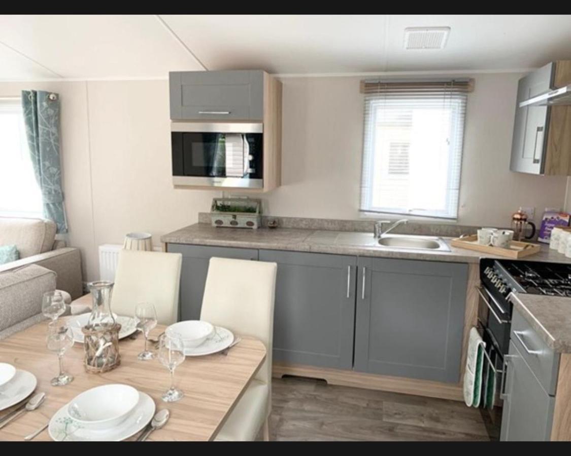 Exotic 3-Bed Caravan At Newquay Holiday Park New Quay Exterior foto