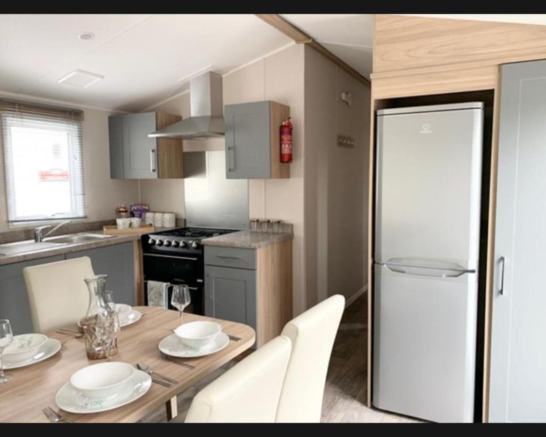 Exotic 3-Bed Caravan At Newquay Holiday Park New Quay Exterior foto