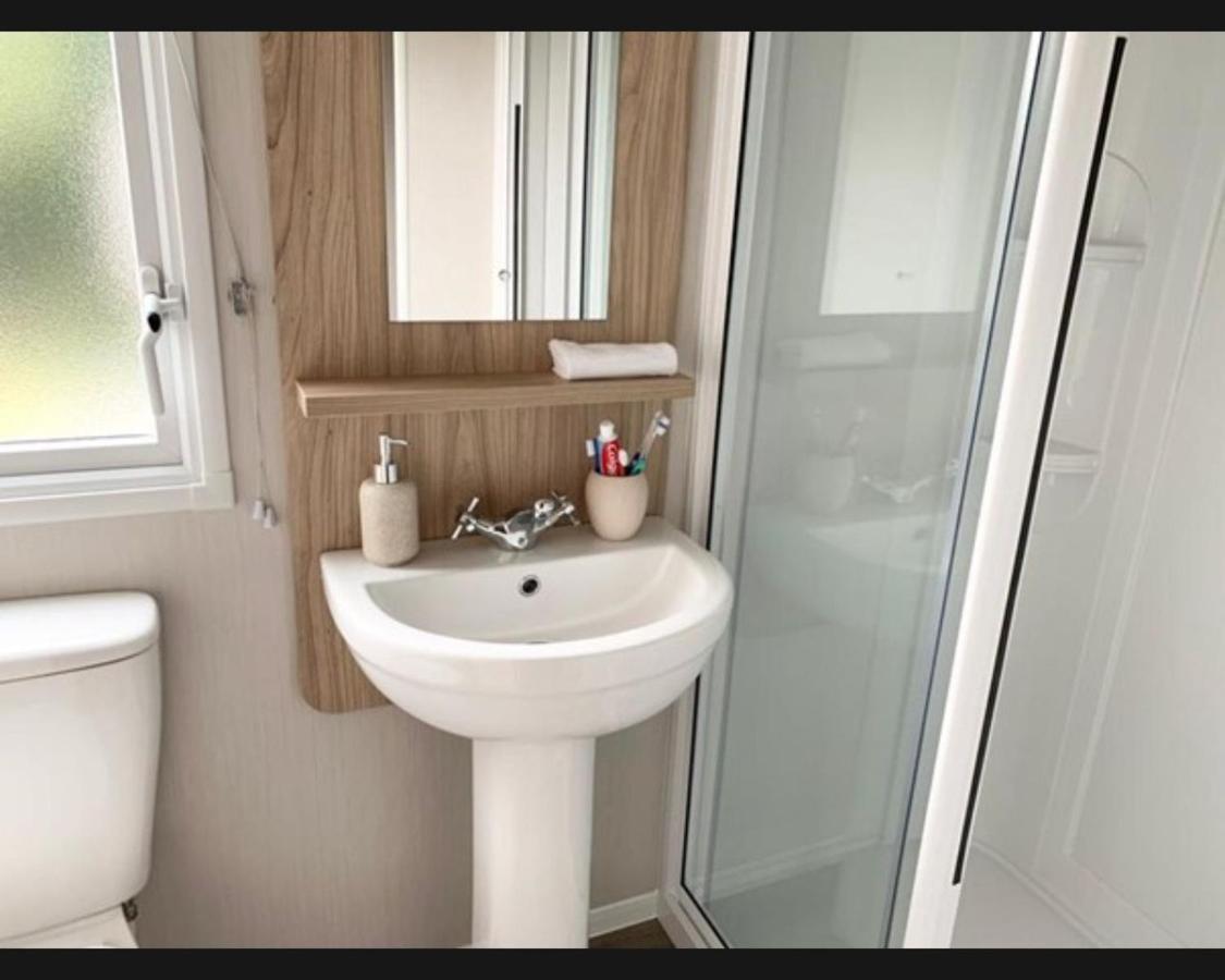 Exotic 3-Bed Caravan At Newquay Holiday Park New Quay Exterior foto