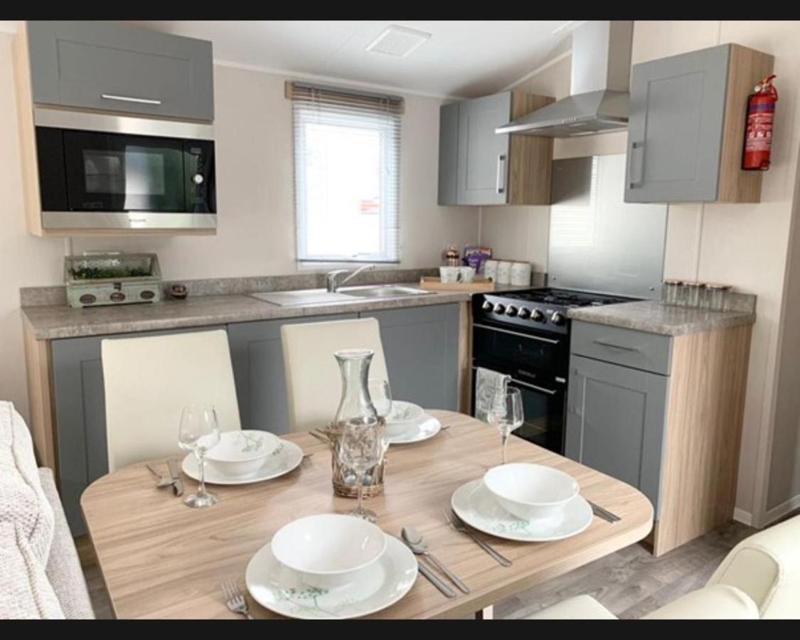 Exotic 3-Bed Caravan At Newquay Holiday Park New Quay Exterior foto