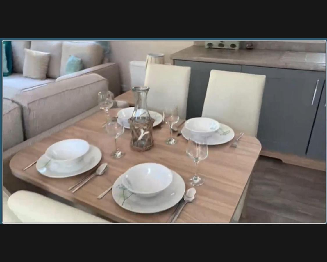 Exotic 3-Bed Caravan At Newquay Holiday Park New Quay Exterior foto