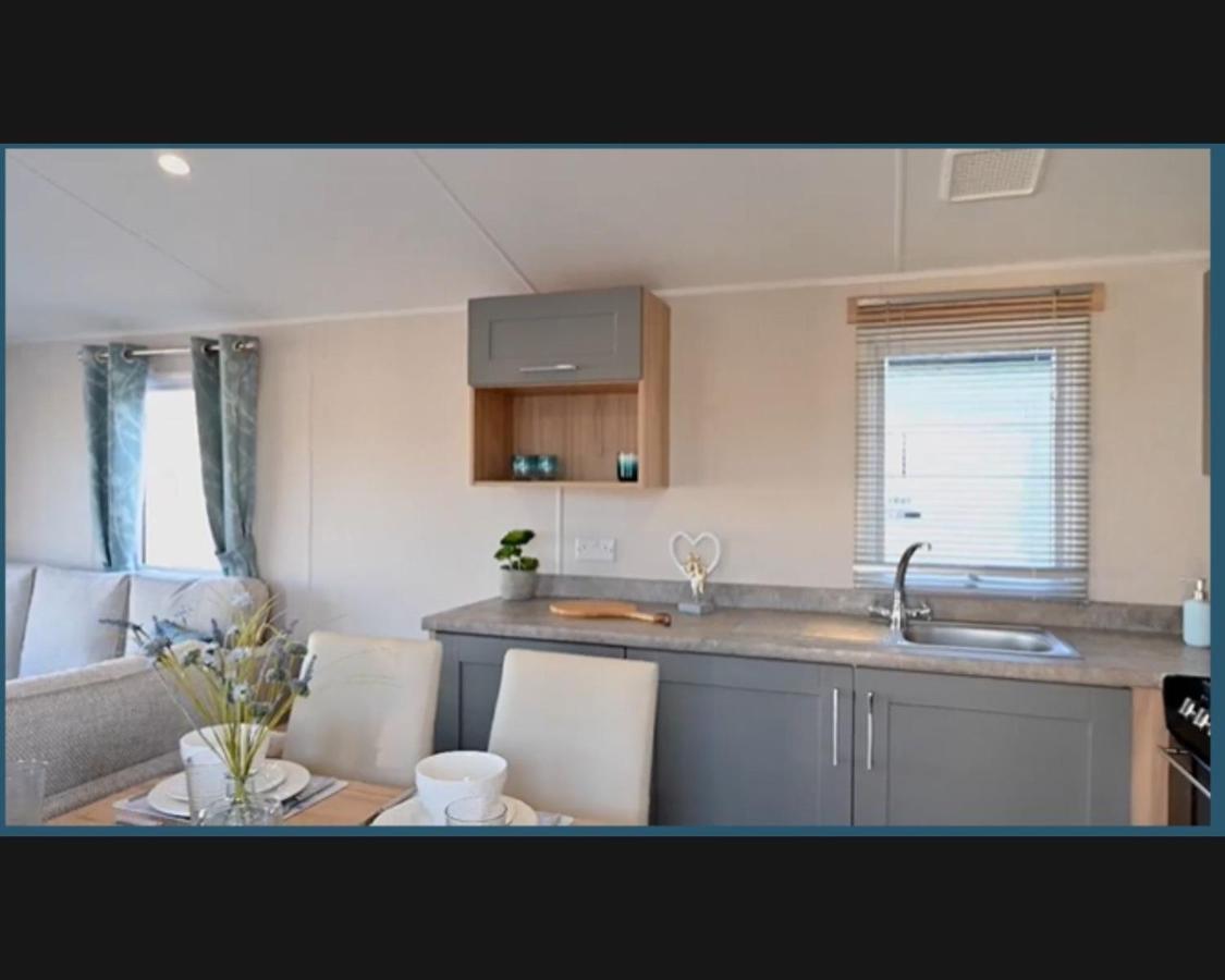 Exotic 3-Bed Caravan At Newquay Holiday Park New Quay Exterior foto