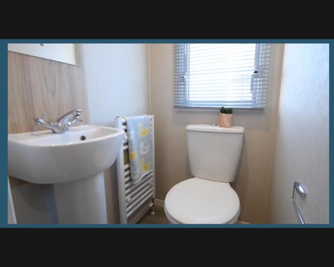 Exotic 3-Bed Caravan At Newquay Holiday Park New Quay Exterior foto